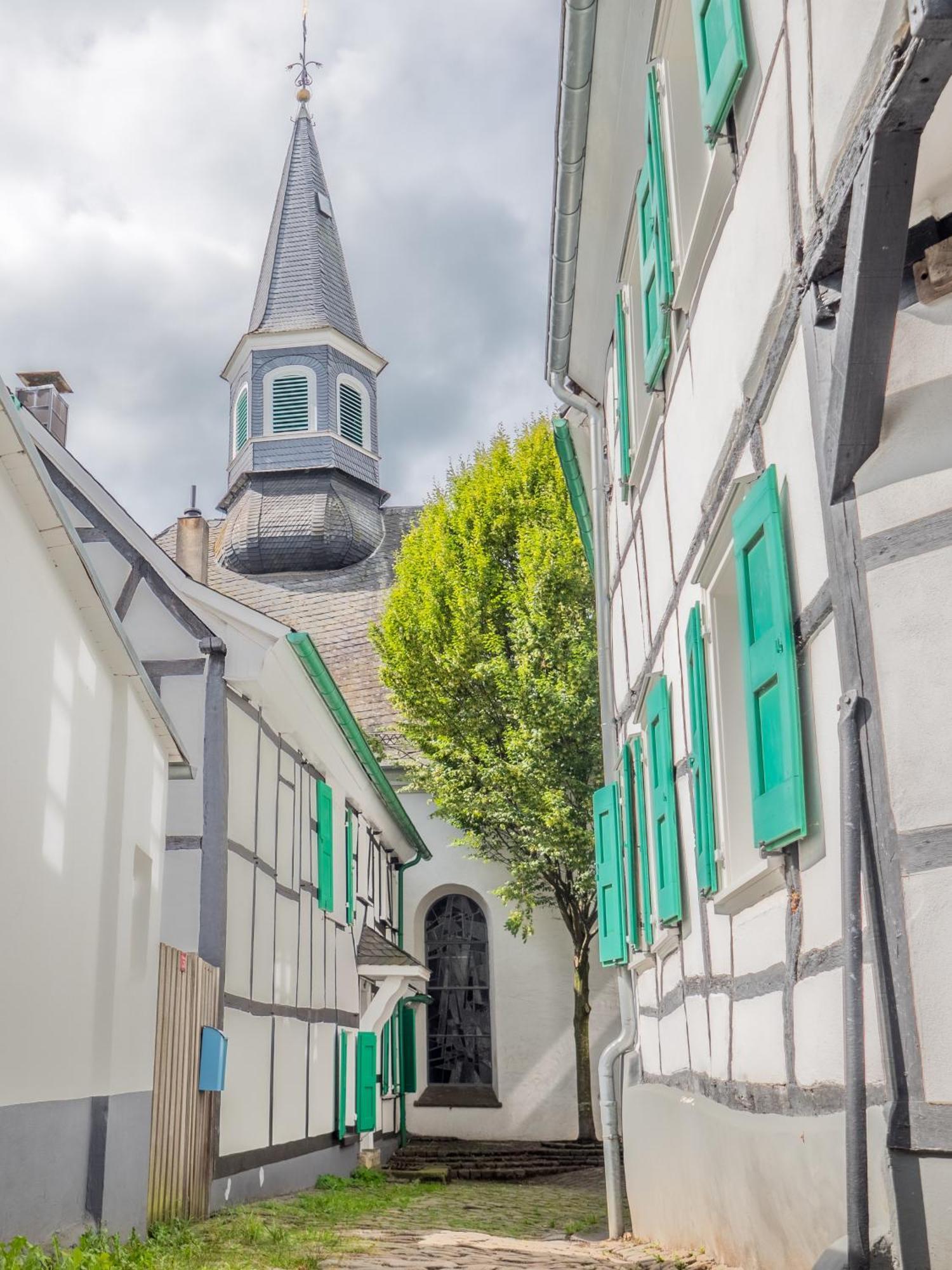 Kuesterhaus Graefrath Solingen Exteriér fotografie